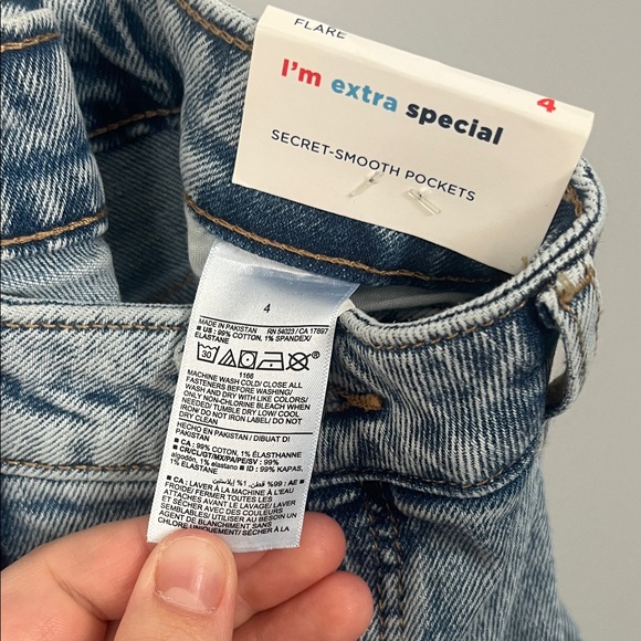 Woman’s Old Navy Light Blue Flare Jeans 4 - Picture 6 of 9